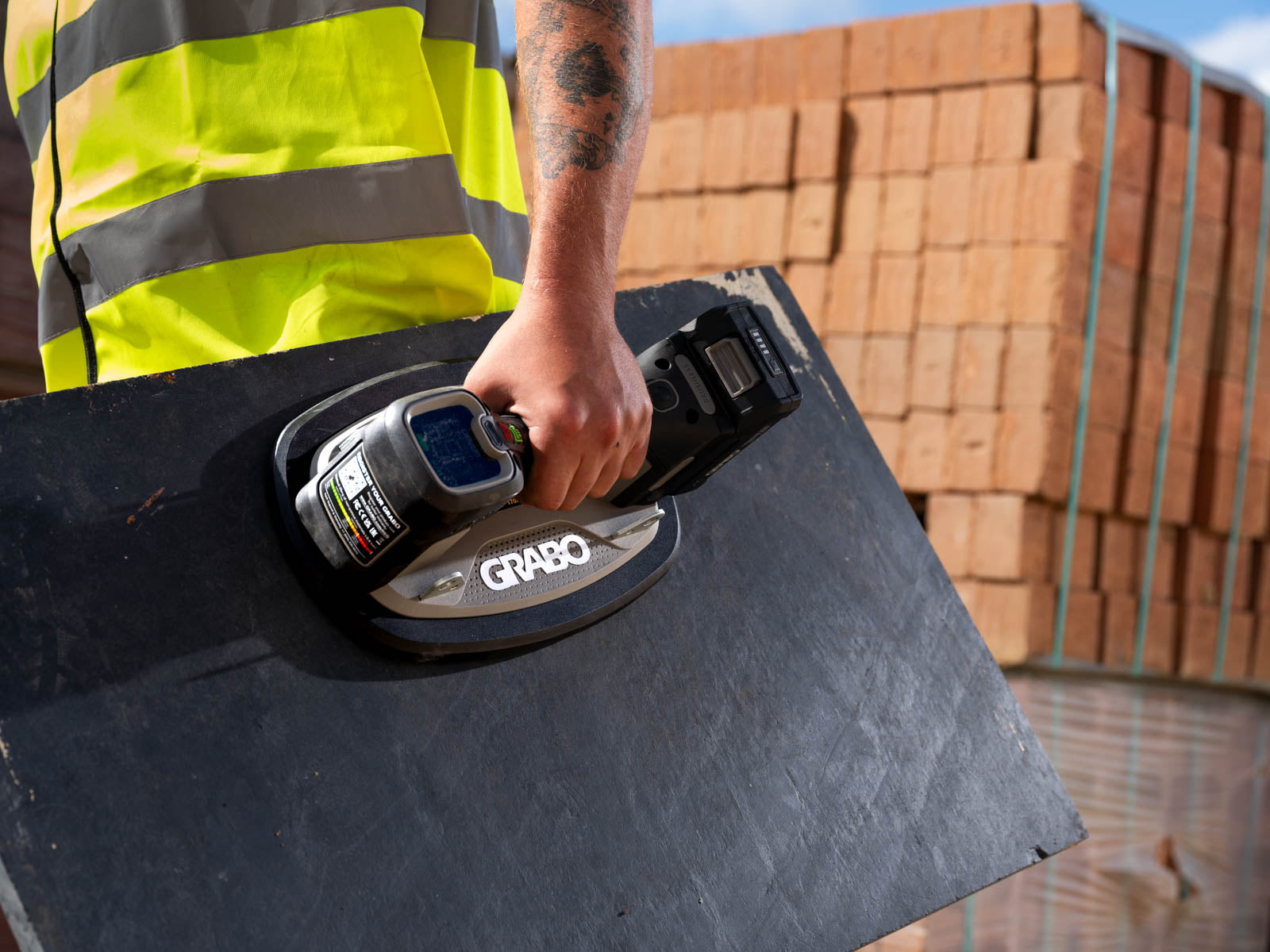 Person using a Grabo for paving slabs